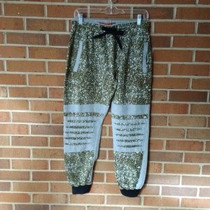 ROLLING PAPER Joggers, Size Medium